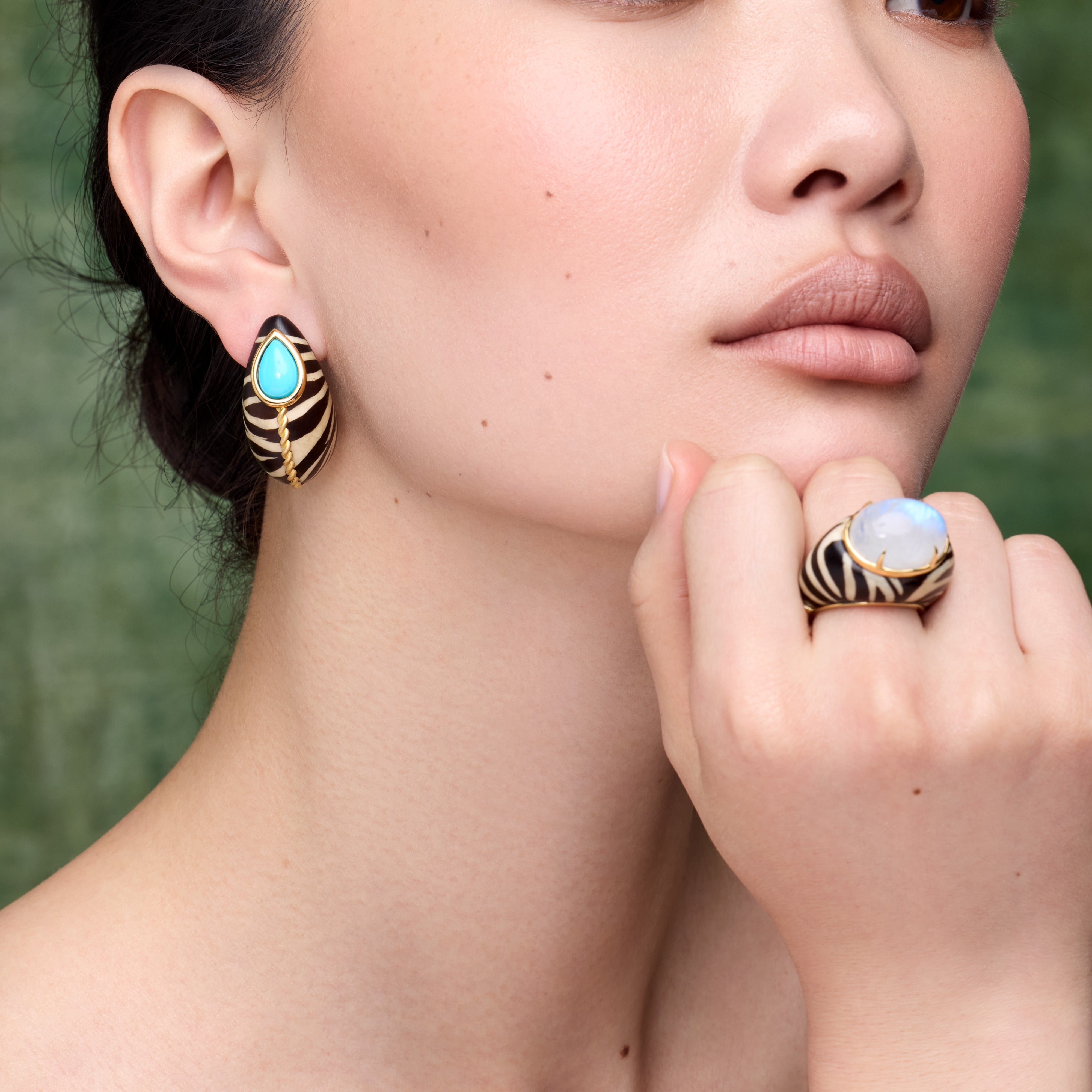 Moonstone and Zebra Marquetry ring in yellow gold