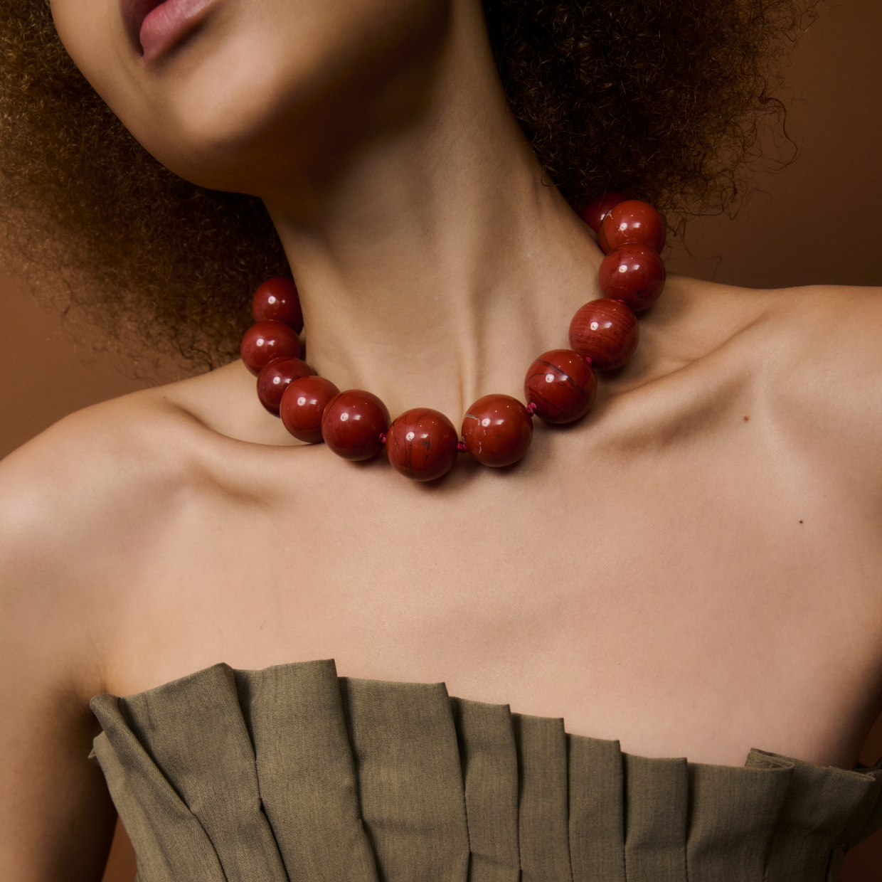 Red Jasper Ancla Necklace in Yellow Gold