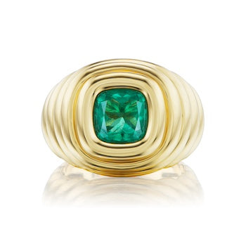Brazilian Emerald Ripple Pinky Ring in Yellow Gold