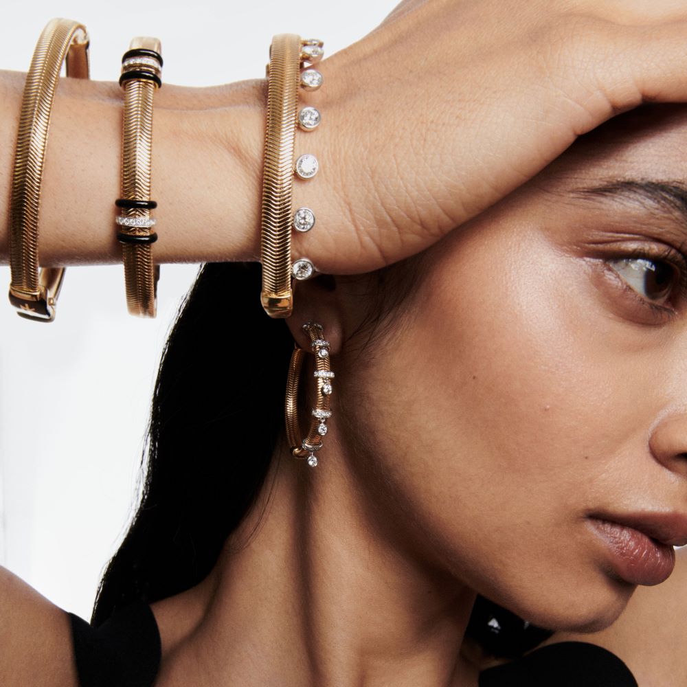 White Diamonds Feelings Bangle Bracelet in Yellow Gold