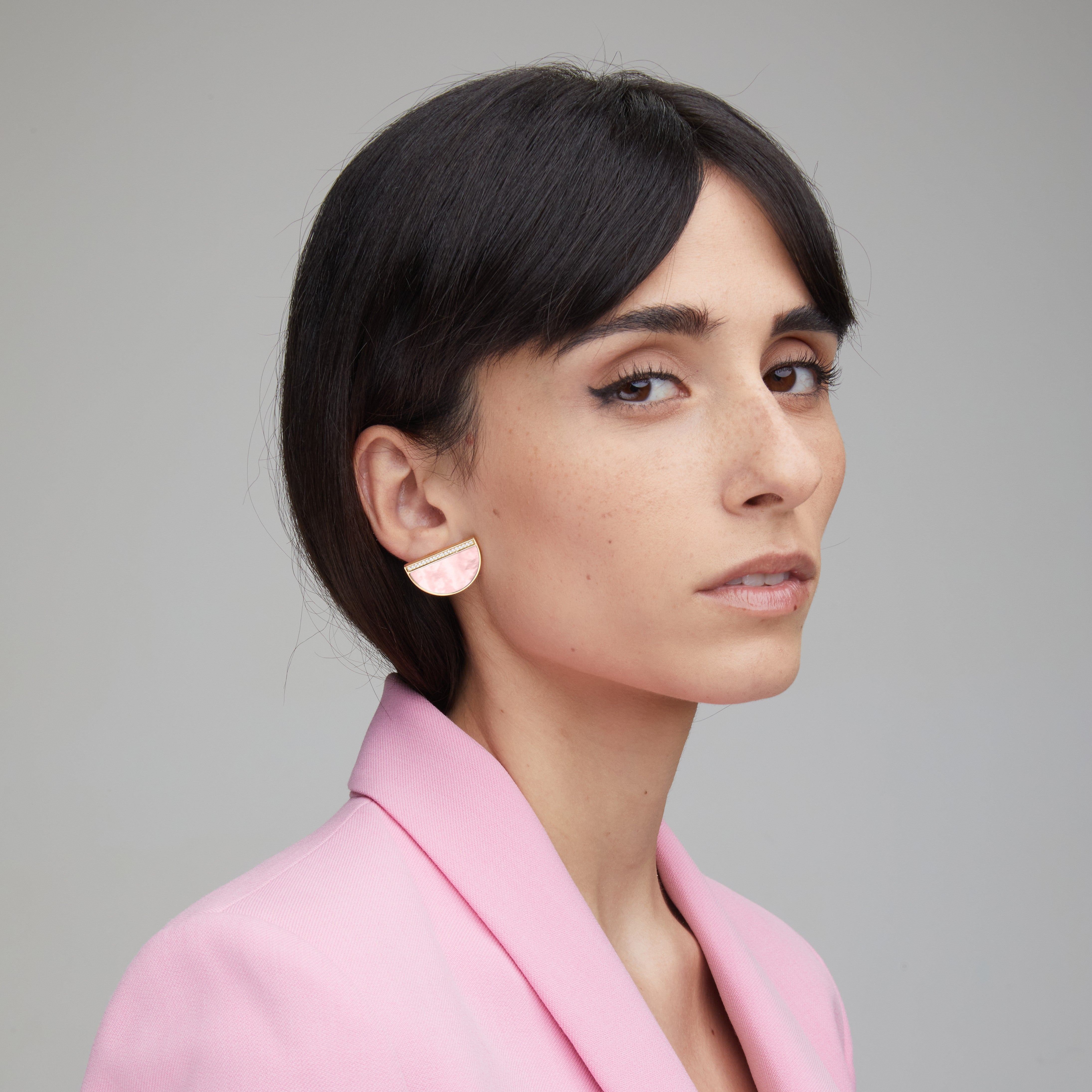 Pink Mother-of-Pearl Half an Hour Mini Earrings in Yellow Gold