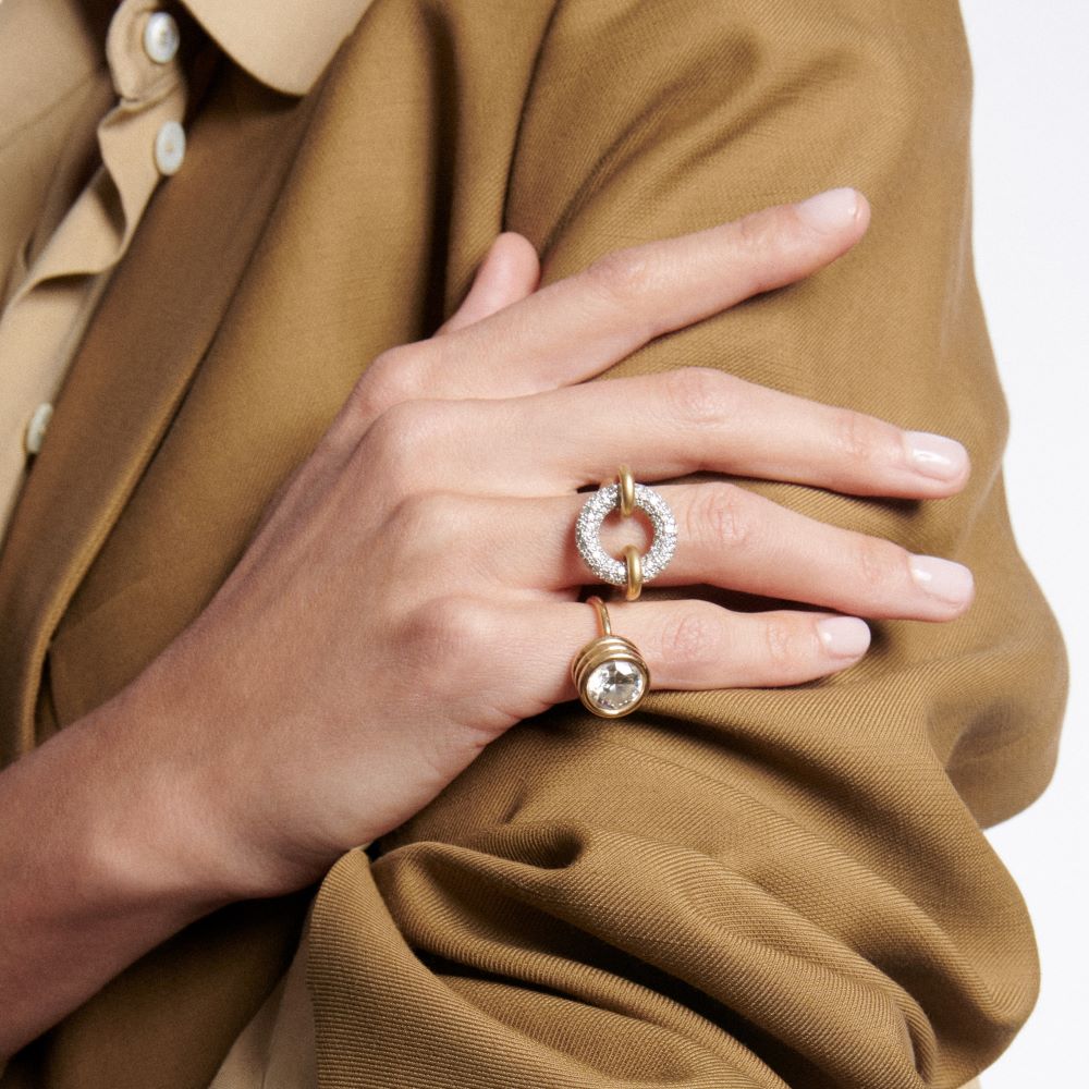 White Diamond Pavé Arco Ring in Yellow Gold