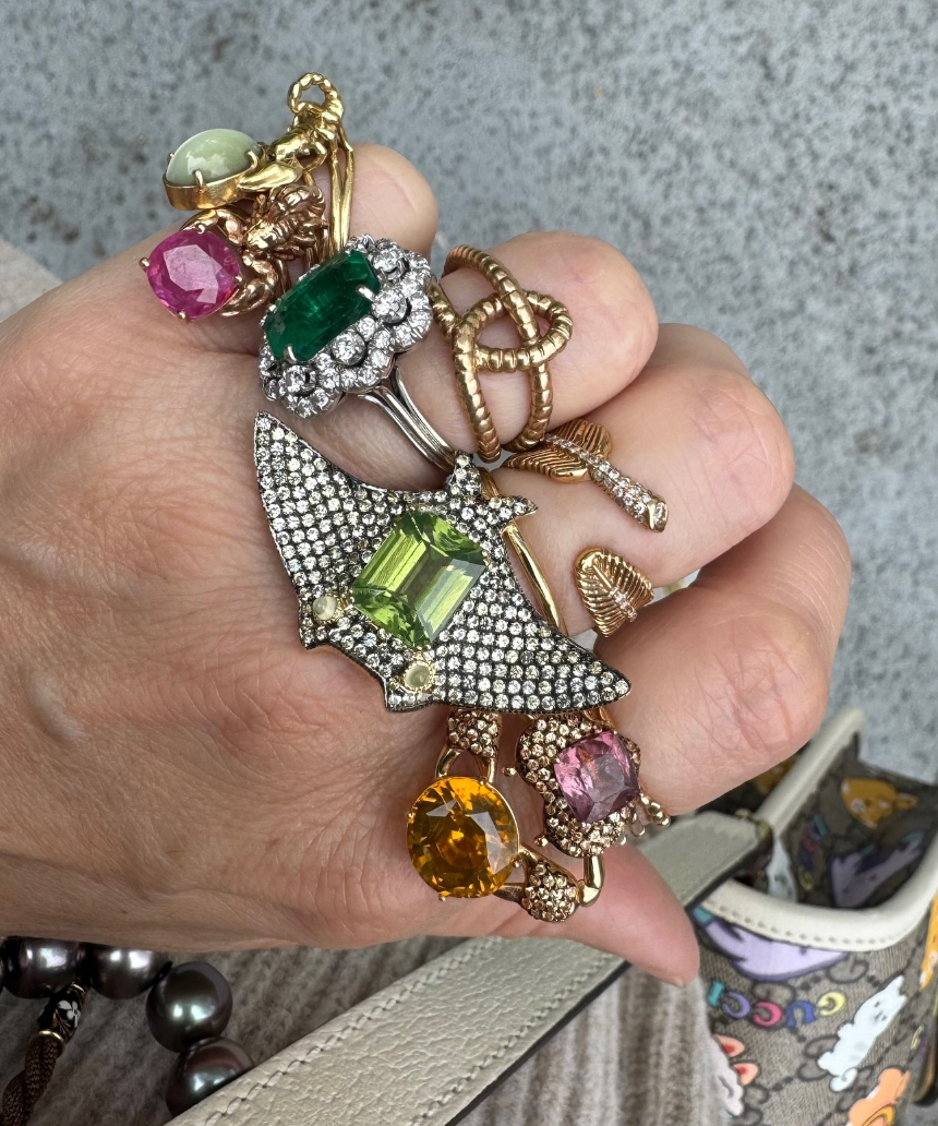 Green Zircon Hamorawan Large Manta Ray ring in Yellow Gold