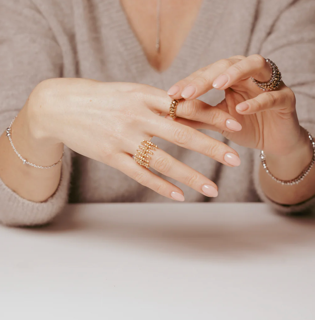 Jali breeze 9-bar ring in Yellow Gold