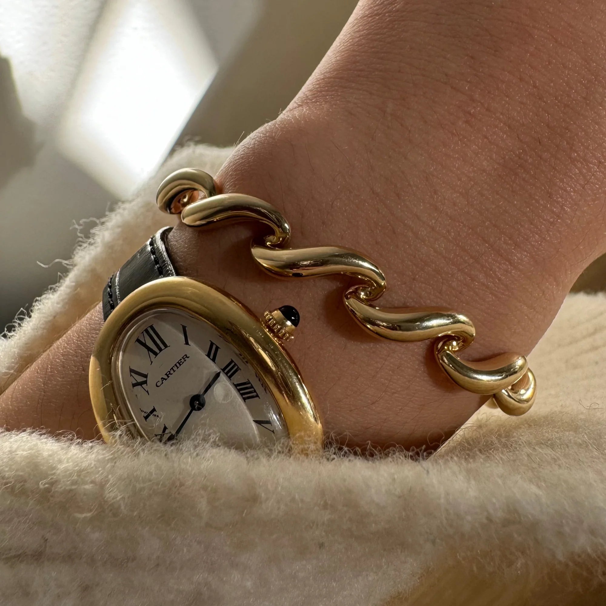 Contour Bangle Bracelet in Yellow Gold