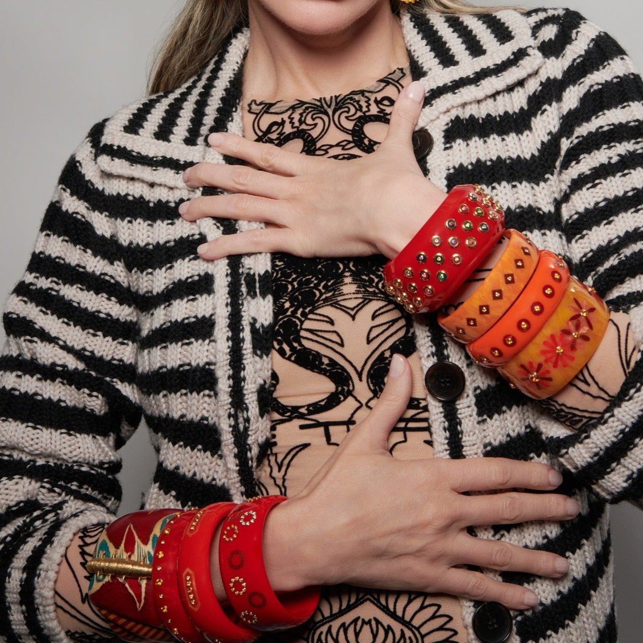 Thick Red Bakelite Bracelet - MUSE Shop