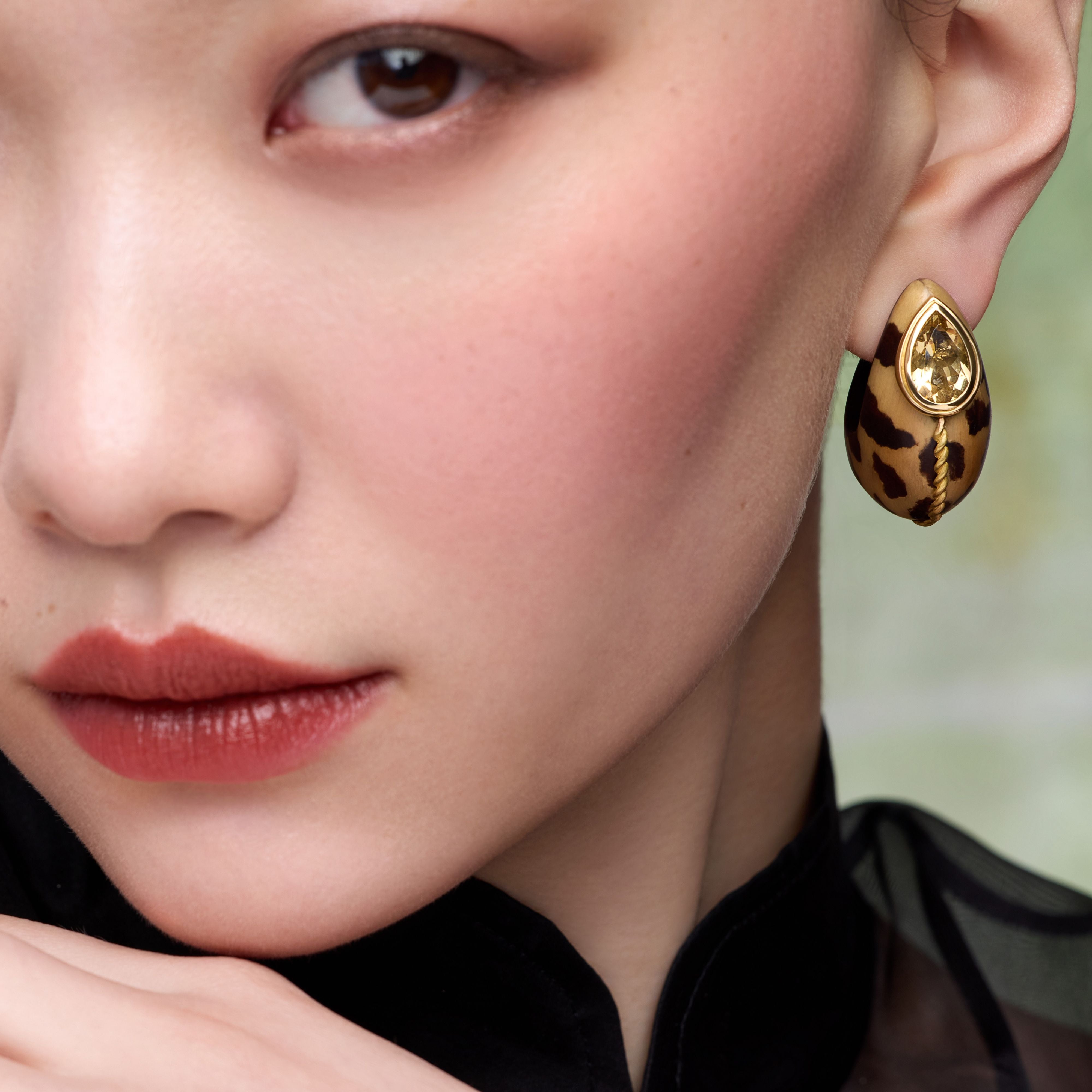 Marquetry wide hoop earrings in leopard motif with citrines in yellow gold