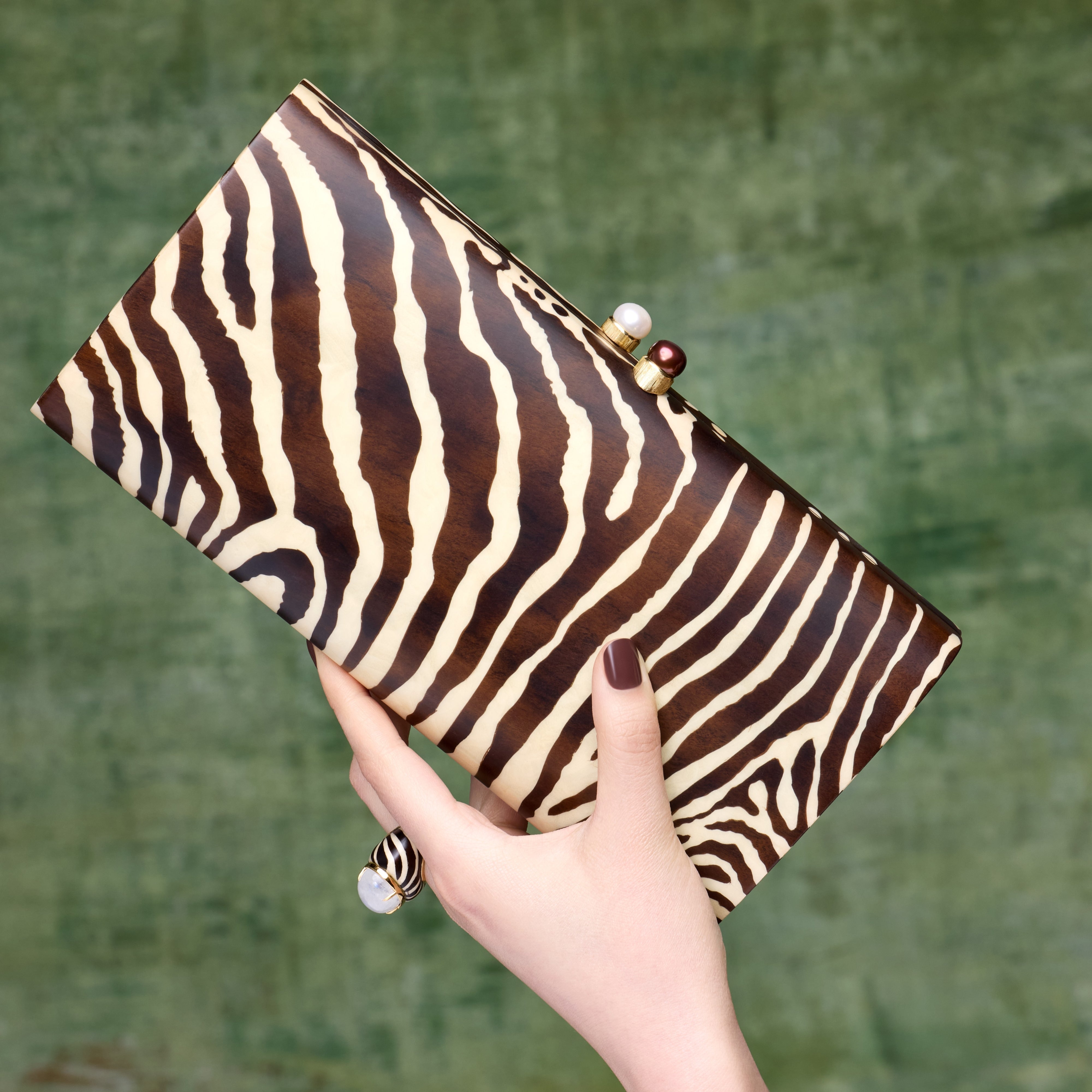 Marquetry clutch with zebra motif in yellow gold
