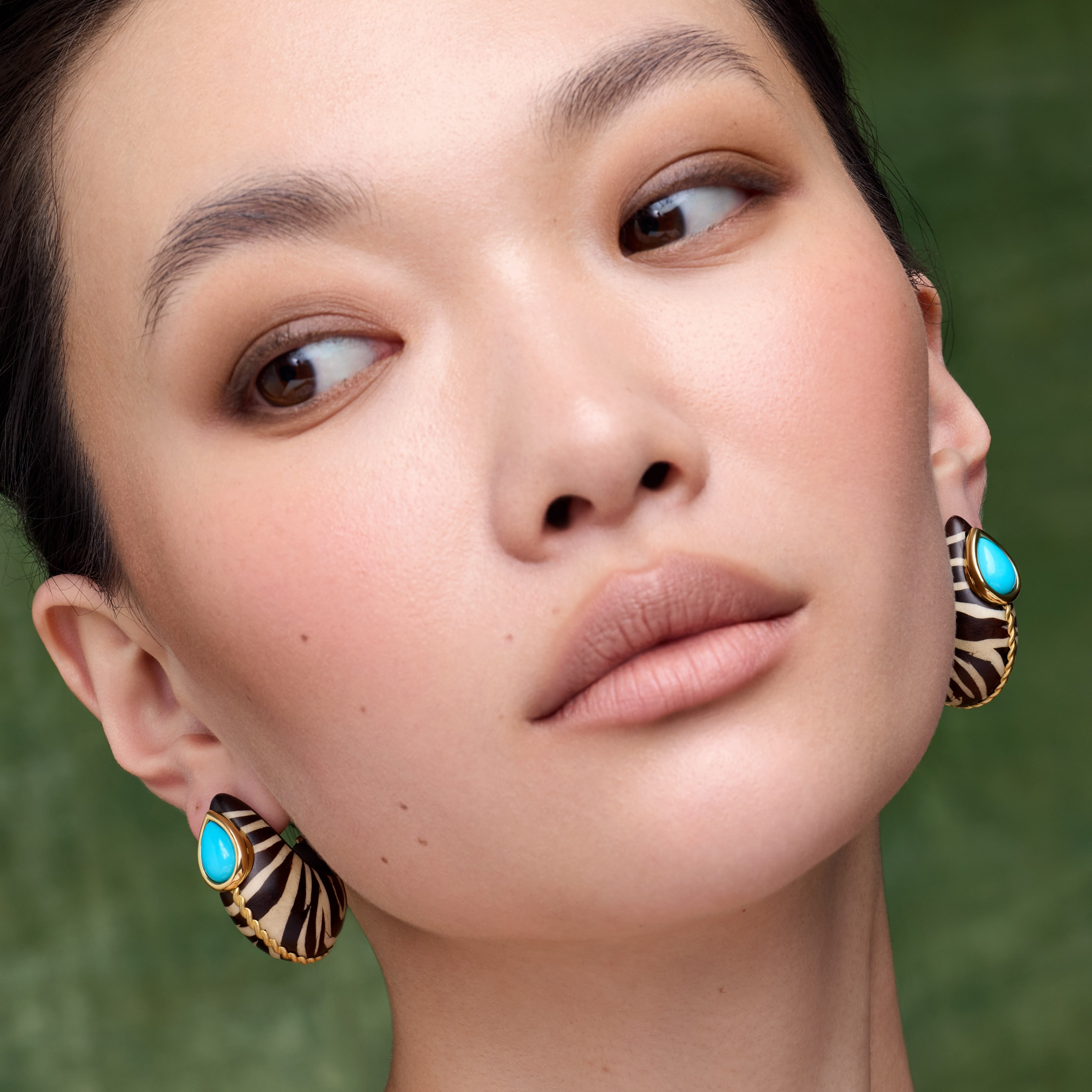 Marquetry wide hoop earrings with zebra motif and turquoise in yellow gold