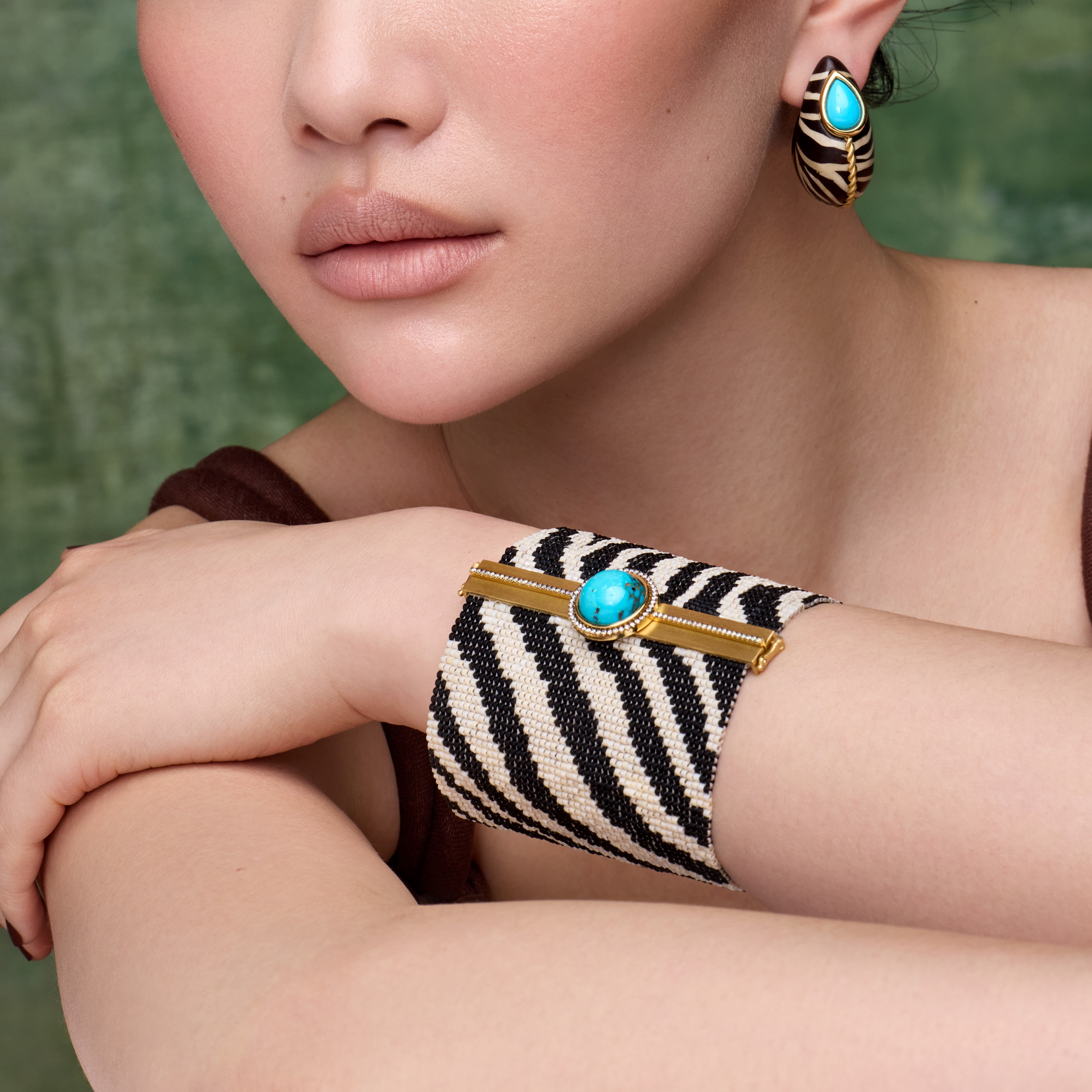 Woven porcelain beaded bracelet with turquoise in yellow gold