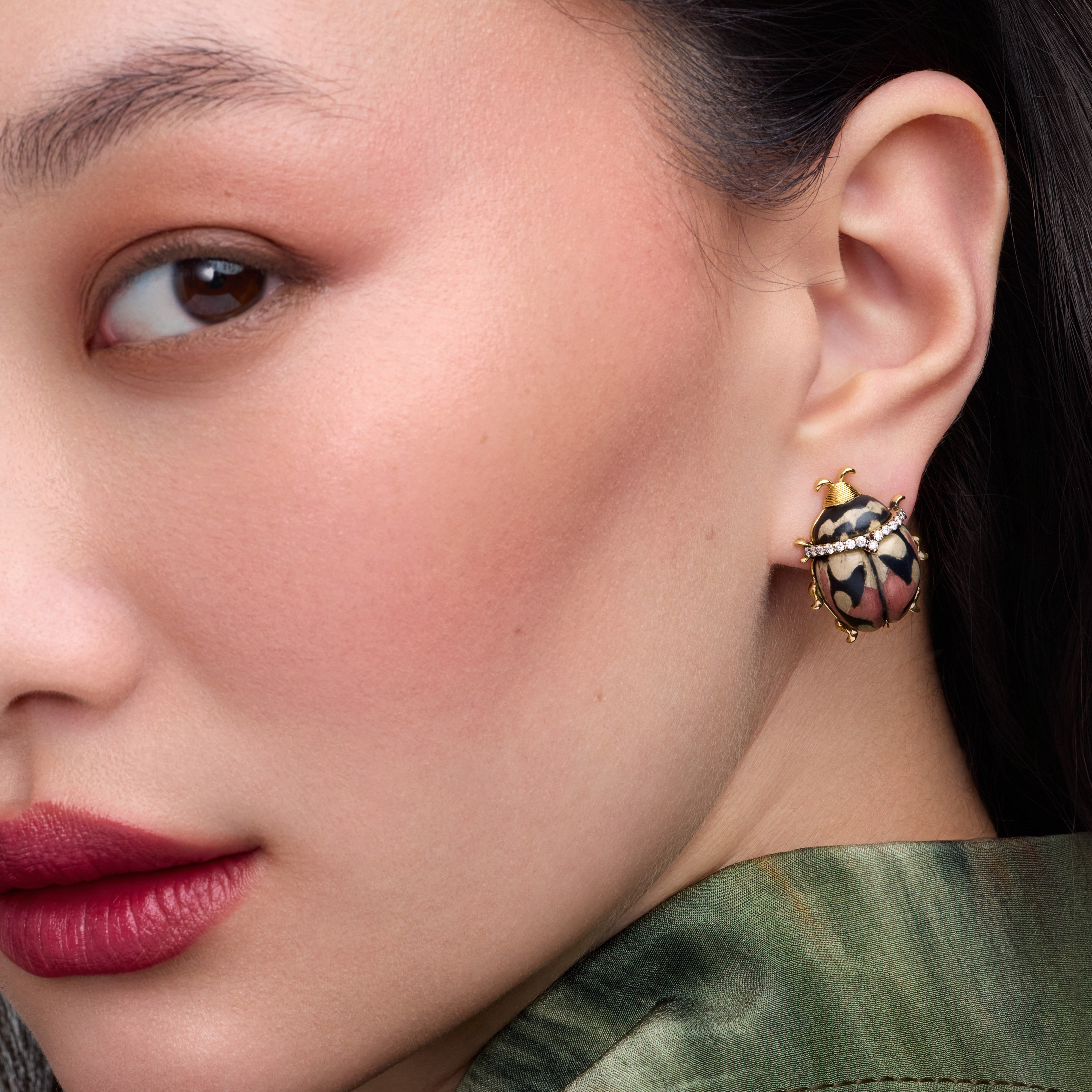 Small Marquetry beetle earrings with Black and pink design in yellow gold