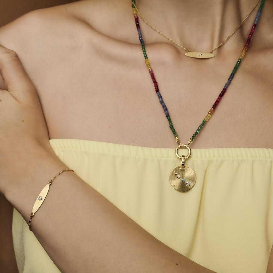 Ora Silk Plaquette Heart Bracelet in Yellow Gold