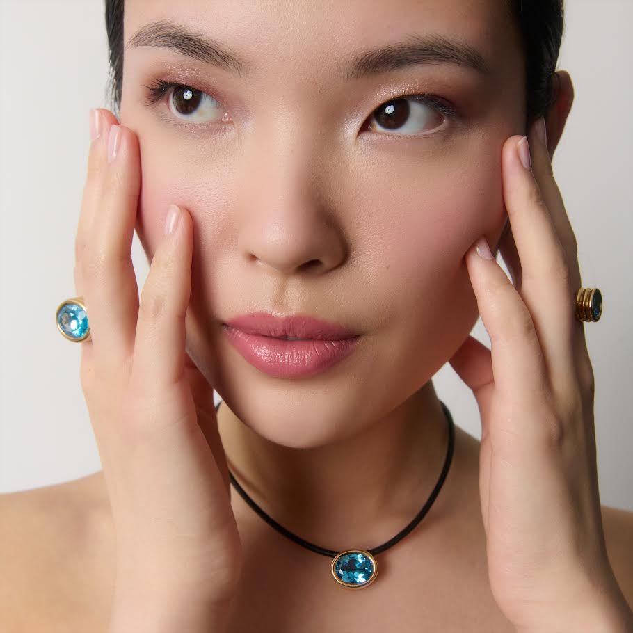 Swiss Blue Topaz Scuba Ring in Yellow Gold