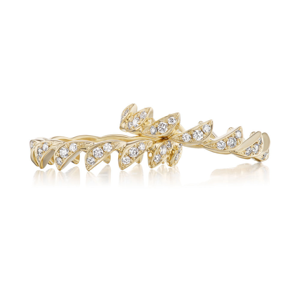 A Vice Versa Versa Mini Ring Diamond adorned with shimmering diamonds.
