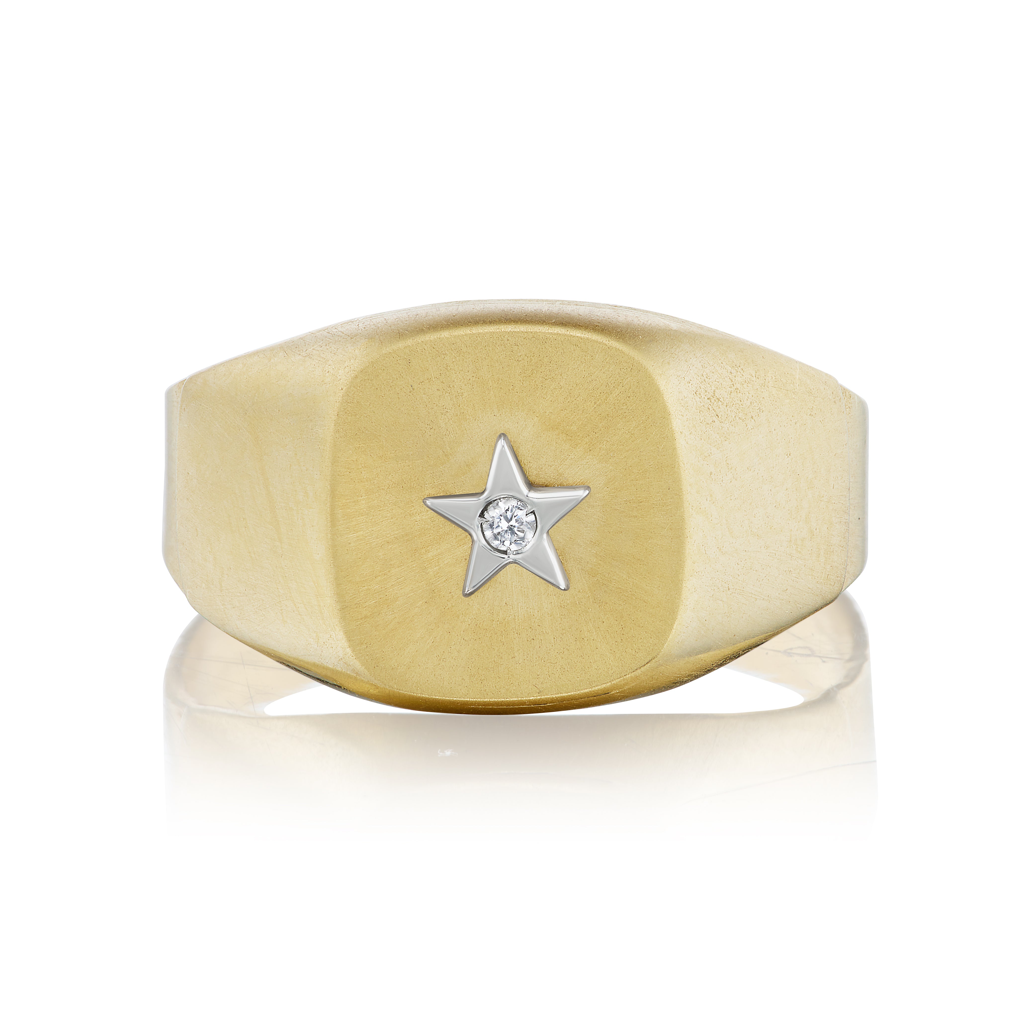 An Anna Maccieri Rossi Ora Gold Cushion Ring with a diamond in the center.