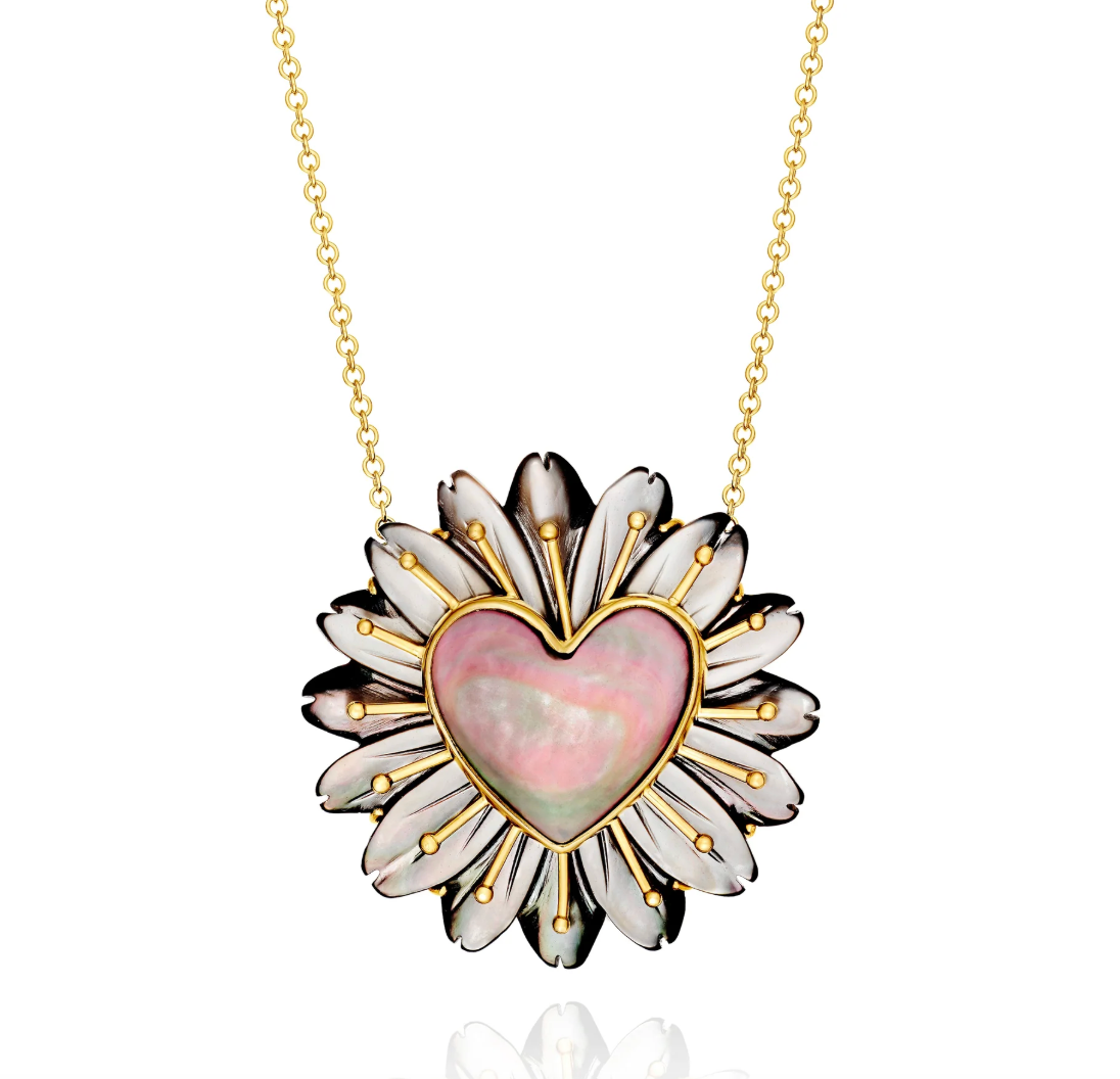 Large Black Mother-of-Pearl Flower and Heart Necklace in Yellow Gold