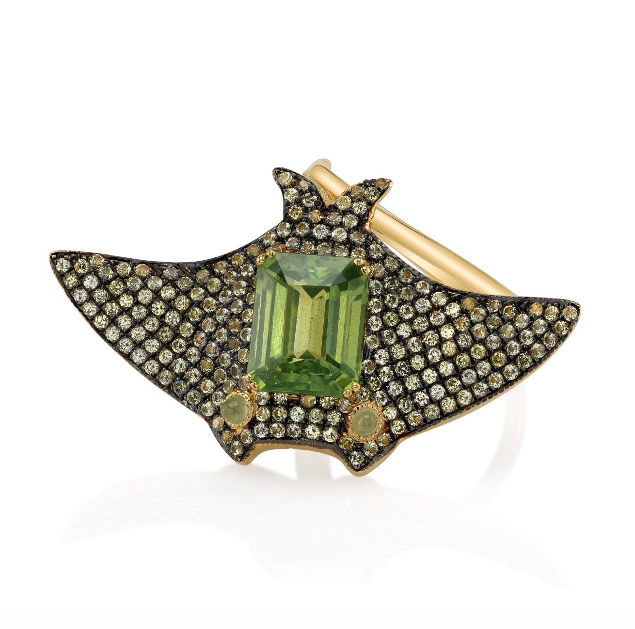 Green Zircon Hamorawan Large Manta Ray ring in Yellow Gold