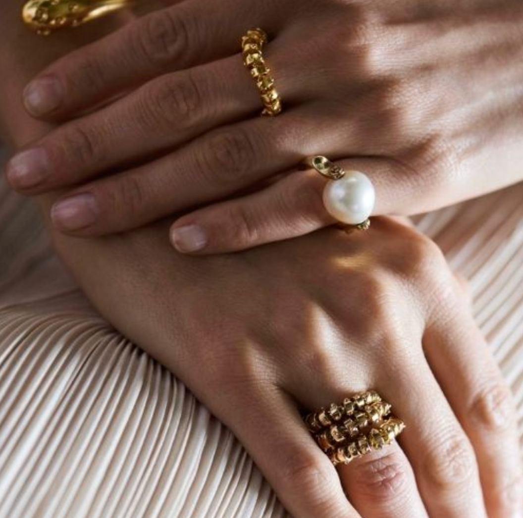 Jali breeze flexible ring in yellow gold