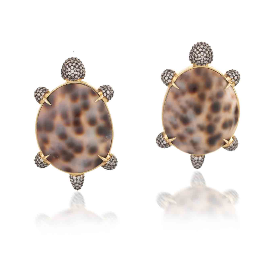 Turtle shaped earrings with leopard cowrie shell  in yellow gold