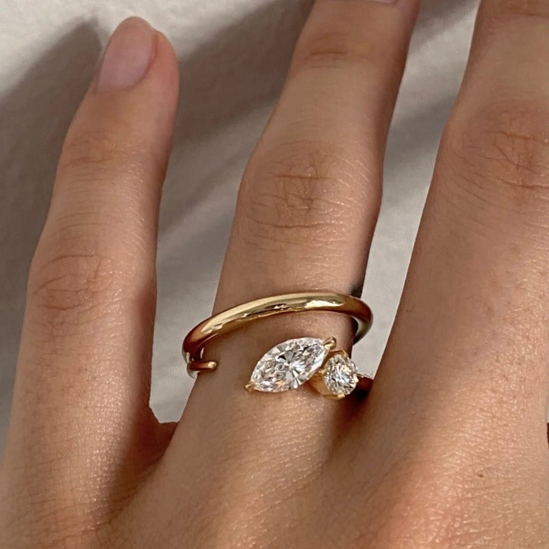 White Diamond Eros toi et moi in yellow gold