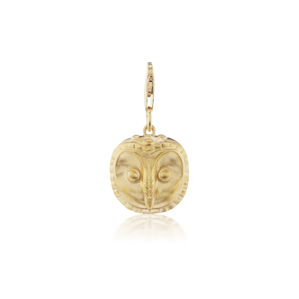 A Futura Peruvian Moche Owl Charm in yellow gold on a white background.