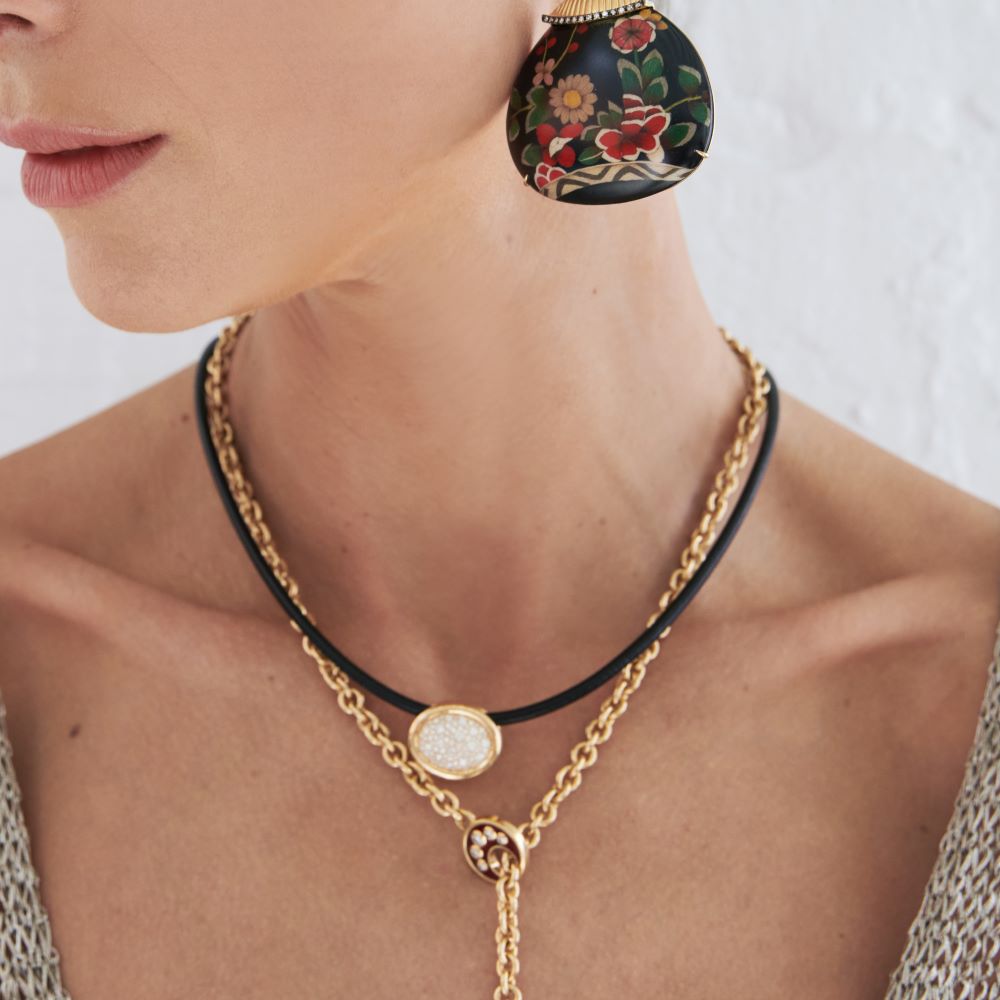 White Diamond Pavé Scuba Choker in Black Leather and Yellow Gold - MUSE Shop